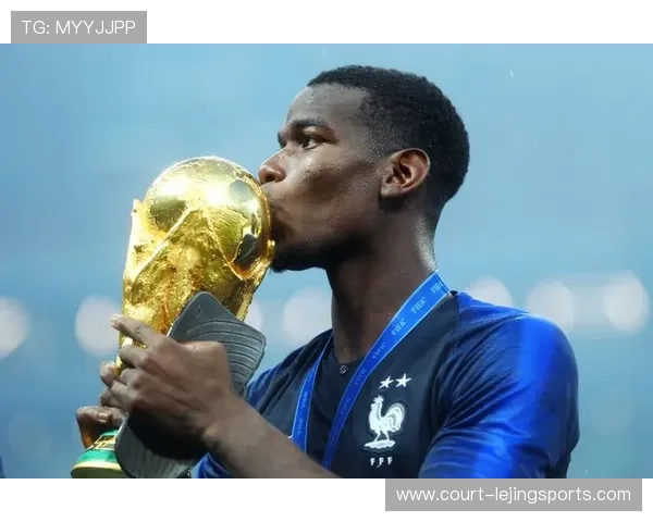 可爱Q版博格巴踢球萌态十足，球场上的欢笑与魅力并存