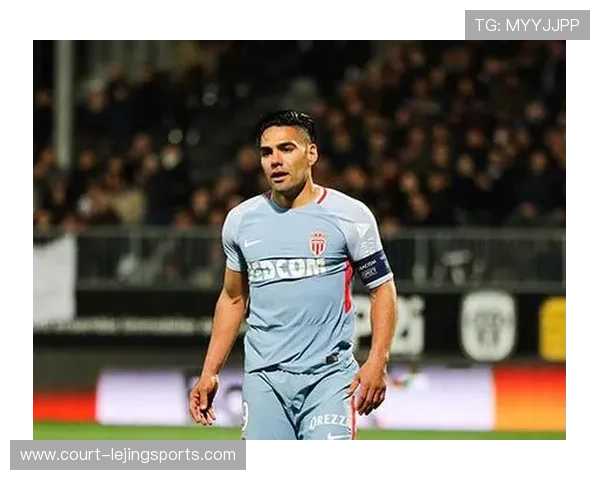 国外足球界最具争议的丑球星到底是谁为何频频成为网红人物