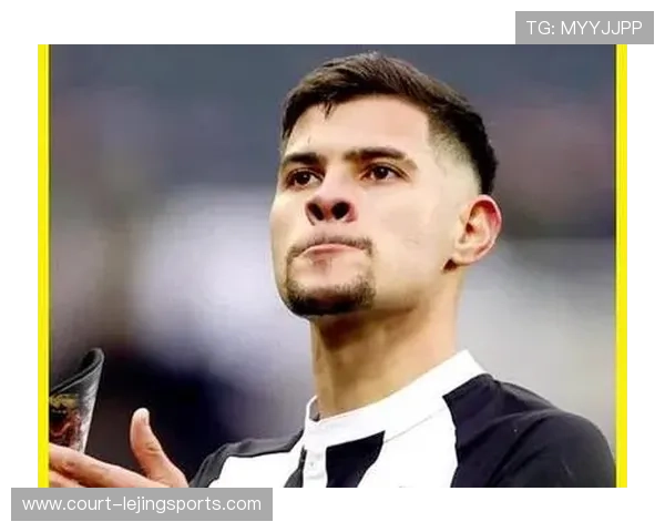 肘击足球场上的明星球员盘点及其引发的争议与影响