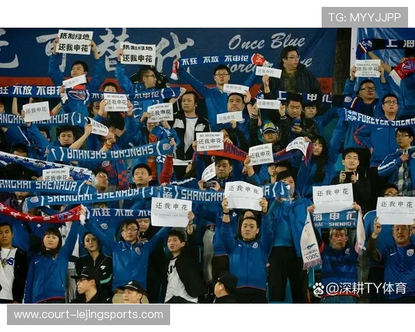 足球球星激烈言辞对骂瞬间 赛场内外口水战引发网友热议